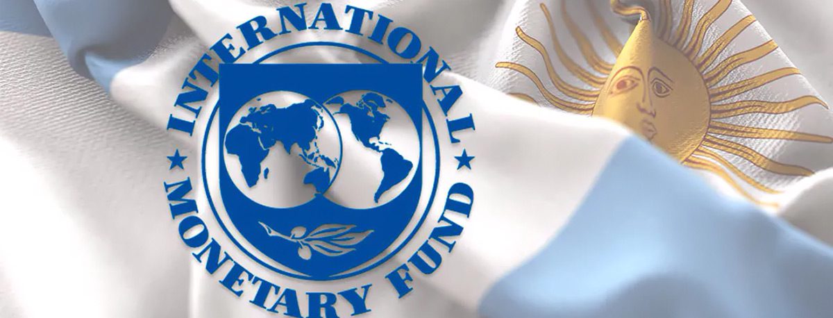 Bandera de argentina y logo del FMI