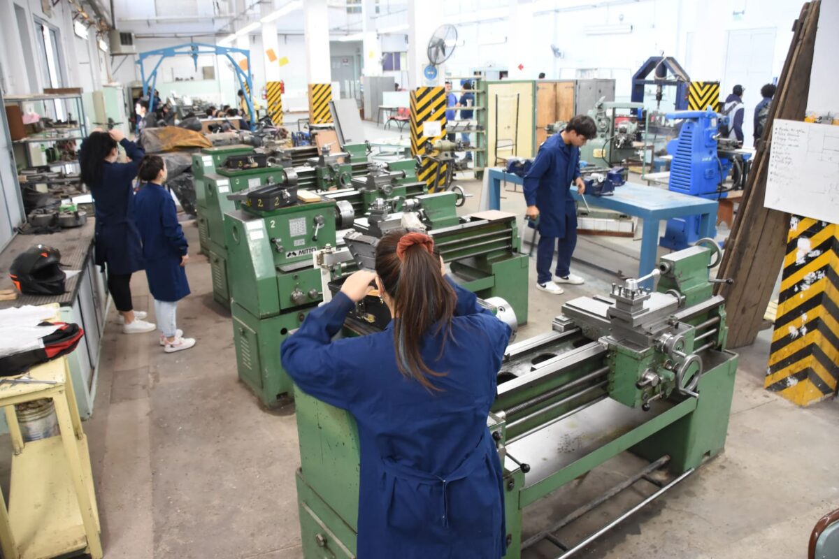 Inversión social energética: educación y salud como motor de desarrollo local