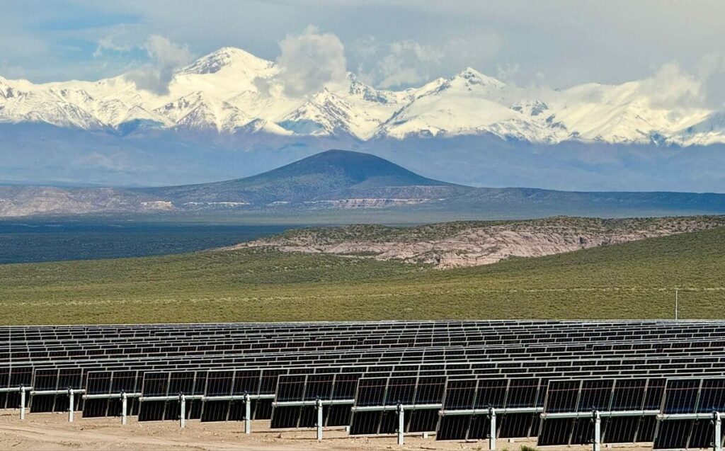 Genneia invierte USD 430 millones en Mendoza y activa el Parque Solar San Rafael para el sector minero