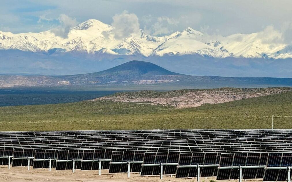 Genneia invierte USD 430 millones en Mendoza y activa el Parque Solar San Rafael para el sector minero